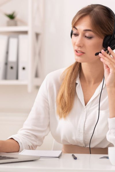 lady-in-headset-having-conversation-with-customer-2021-08-26-16-32-54-utc.jpg